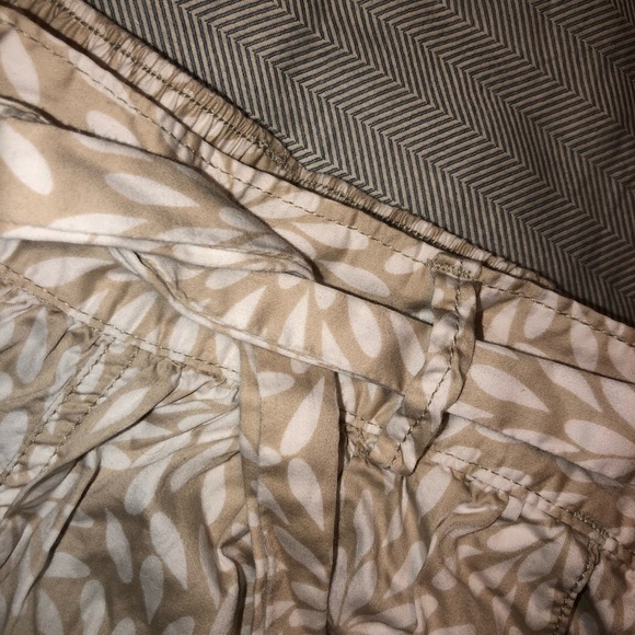 Beige and White Patterned Flowy Shorts - Picture 3 of 3